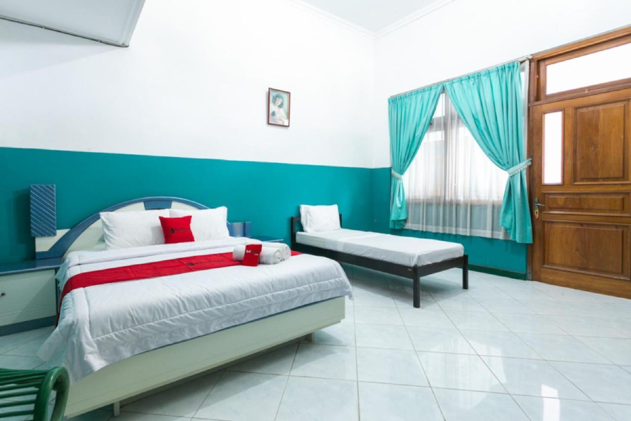Hotel Reddoorz Syariah Near Alun Alun Magelang Bayeman Exterior foto