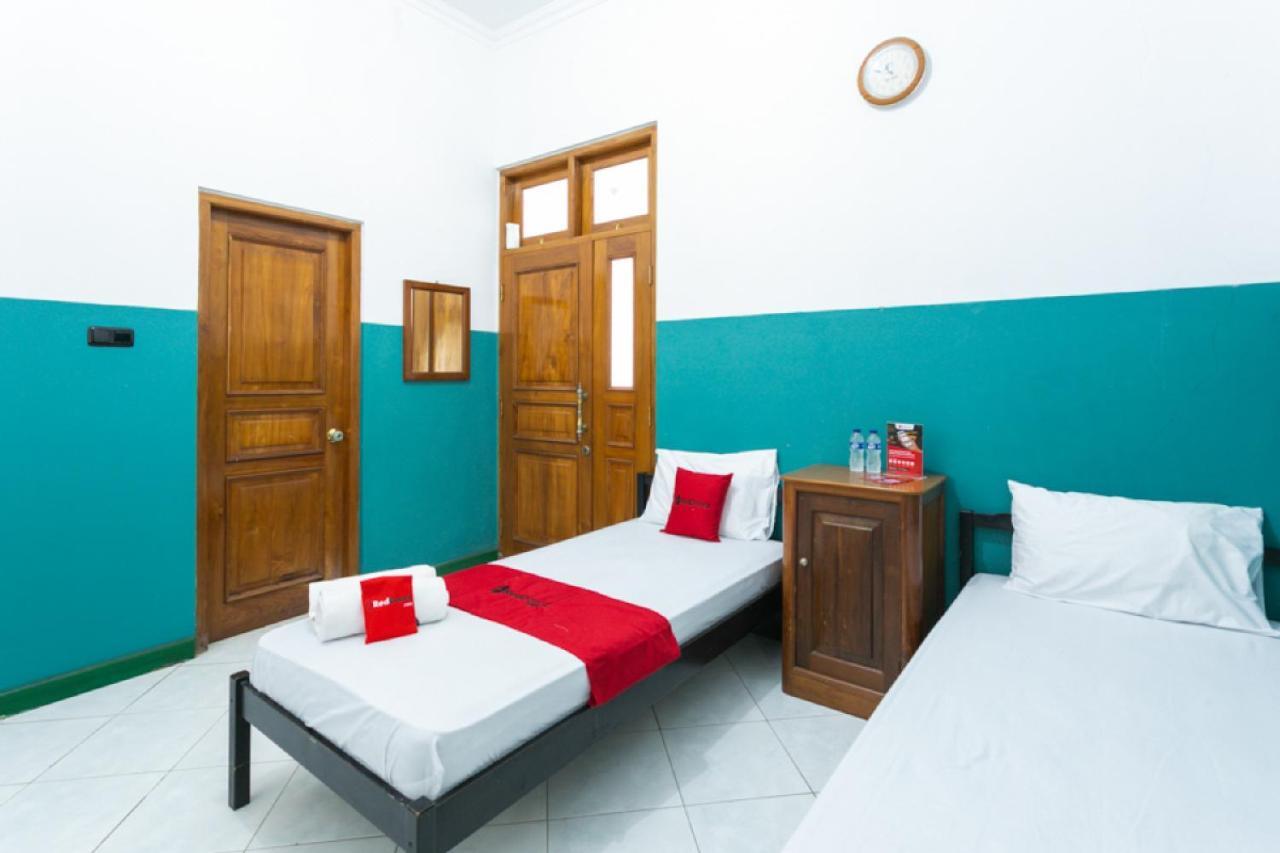 Hotel Reddoorz Syariah Near Alun Alun Magelang Bayeman Exterior foto