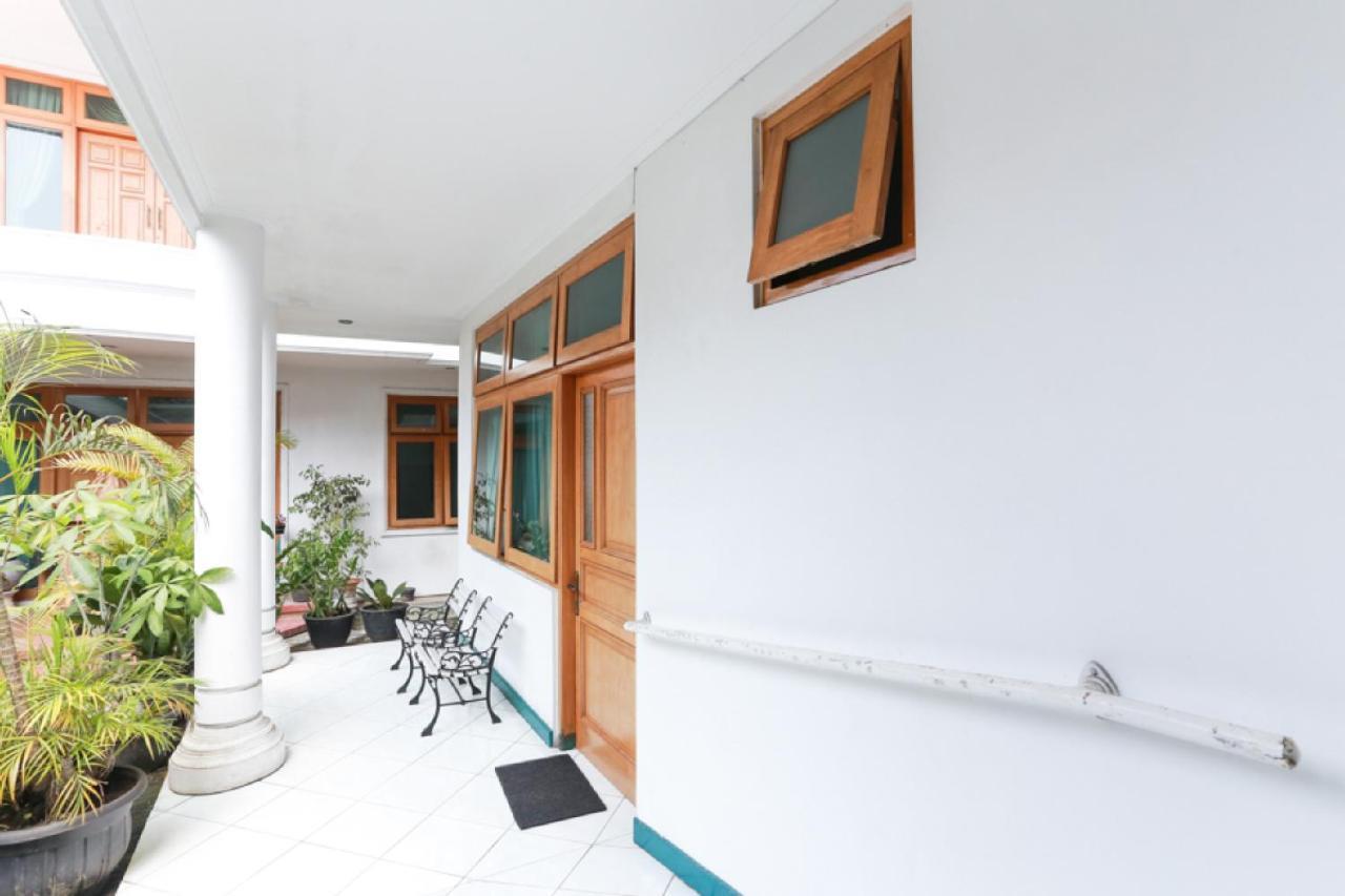 Hotel Reddoorz Syariah Near Alun Alun Magelang Bayeman Exterior foto