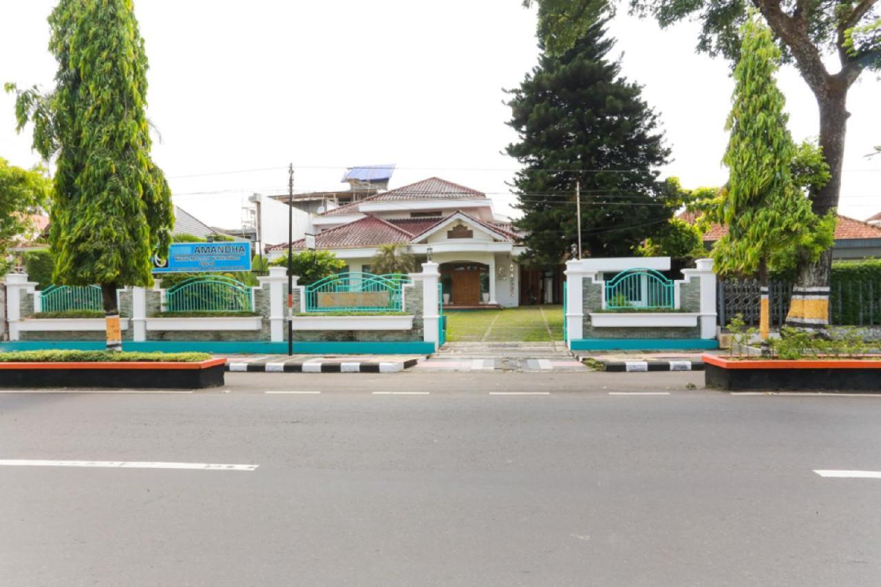 Hotel Reddoorz Syariah Near Alun Alun Magelang Bayeman Exterior foto